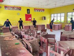 Brimob Bersihkan SMA Negeri 1 Tanjung Pura, Sekolah Terdampak Banjir Mulai Pulih