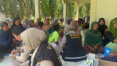 Dokkes Polres Langkat Turun ke Lokasi Banjir, Salurkan Layanan Kesehatan untuk Warga Harapan Makmur