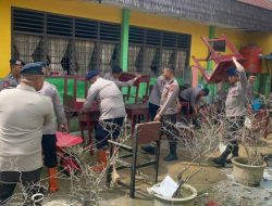 Brimob Polda Sumut Bersihkan SMPN 1 Tanjung Pura Pascabanjir, Sekolah Siap Dibuka Kembali