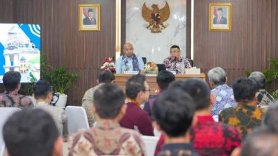 Wamen ATR/BPN Ossy Dermawan memberikan arahan kepada jajaran Kantor Pertanahan Kabupaten Bandung