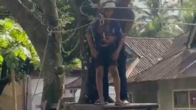 Brimob Gelar Trauma Healing untuk Anak Korban Bencana di Agam