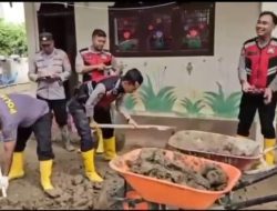 Pascabanjir Sekolah dan Fasilitas Umum Dibersihkan