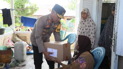 Kapolda Bengkulu Tinjau Banjir Tanjung Jaya, Salurkan Bantuan dan Beri Semangat Warga