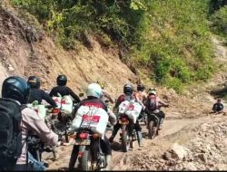 Lewati Medan Ekstrem, Polres Aceh Tengah Antar Sembako ke Desa Terisolir Jamat