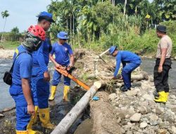Tim SAR Korpolairud BKO Polda Jabar Bangun Jembatan Sementara di Padang Pariaman, Akses Warga Patamuan Pulih