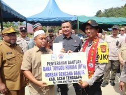 Kapolda Aceh Serahkan 300 Kasur dan Dana Tunggu Hunian untuk Korban Banjir Ketambe