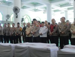 Kapolda Sumbar Pimpin Pemakaman Massal Korban Bencana Palembayan