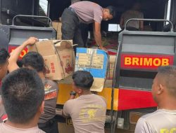 Brimob Polda Sumut Salurkan Perlengkapan ke Sekolah Darurat di Tapteng