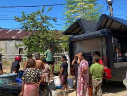 Brimob Polda Sumut Salurkan Air Bersih untuk Warga Sibuluan Nauli Pascabencana