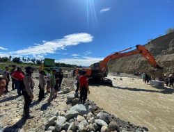 Polri–TNI Buka Akses Jalan dan Bersihkan Permukiman Pascabanjir Donggala