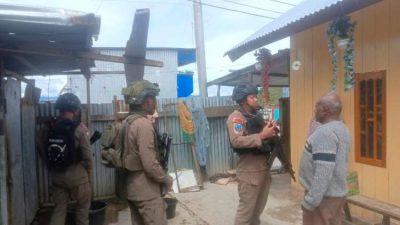 Brimob Ops Damai Cartenz Dialog Humanis Dengan Warga Kampung Aikai