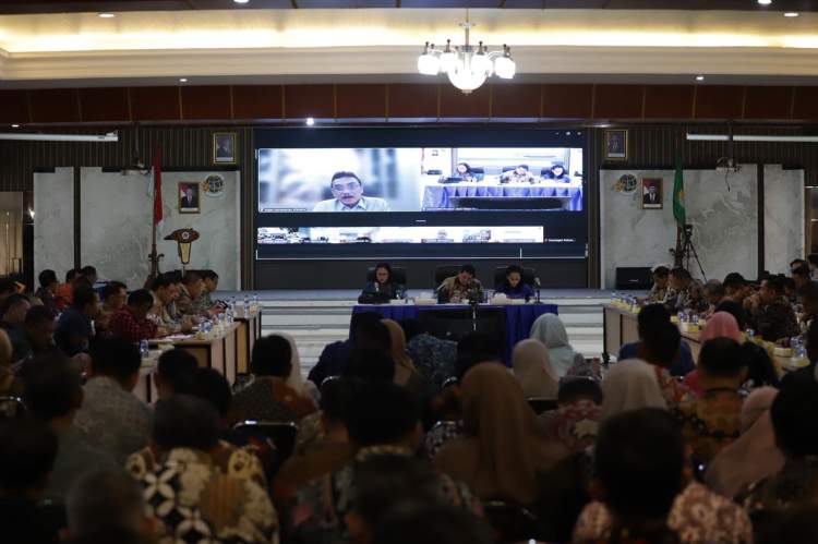 Sekjen ATR/BPN Dalu Agung Darmawan membuka Rakerda Kanwil BPN Provinsi Jawa Timur secara daring tahun 2026