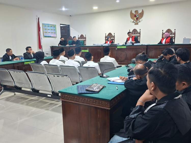 Majelis Hakim Pengadilan Negeri Bengkulu membacakan vonis terhadap tujuh terdakwa kasus korupsi Sekwan Provinsi Bengkulu