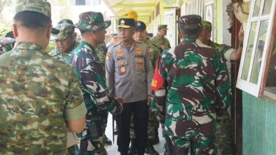 Wakil Panglima TNI dan Gubernur Akpol meninjau pembersihan pascabanjir di Aceh Tamiang bersama Taruna Akpol