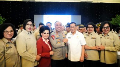 Agum Gumelar menegaskan kedudukan Polri di bawah Presiden saat menghadiri Munas VI PEPABRI, didampingi Wakapolri Dedi Prasetyo.