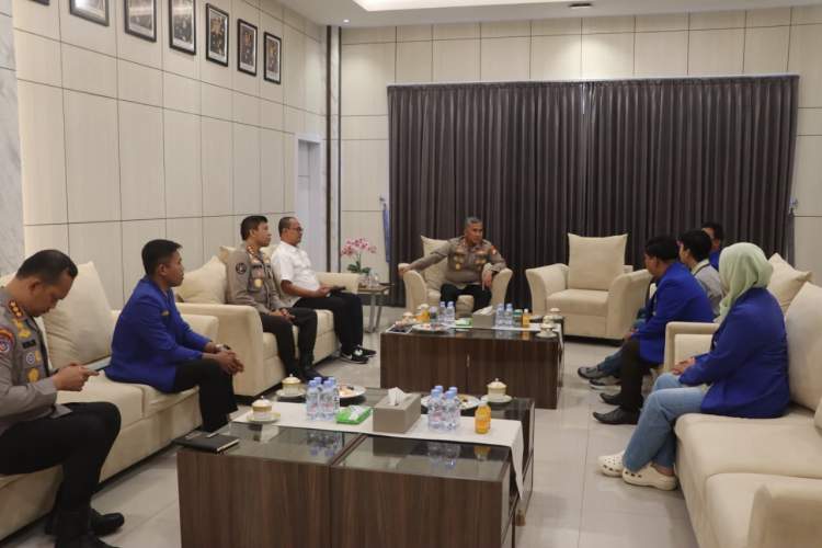 Kapolda Bengkulu Irjen Pol. Mardiyono menerima silaturahmi pengurus PMII Kota Bengkulu di Ruang Tamu Polda, Rabu (28/1/2026).