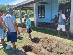Sambut Ramadhan, Warga RT 07 Bandar Ratu Bangun Pagar Masjid