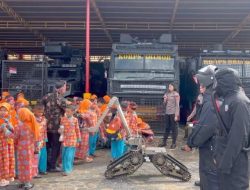 Siswa SD IT Insan Kamil Kunjungi Mako Brimob Bengkulu