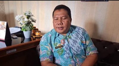 Plt Kadinkes Seluma, Erlan Suadi, memimpin pemeriksaan ASN Puskesmas Ilir Talo terkait video pribadi yang viral di media sosial.