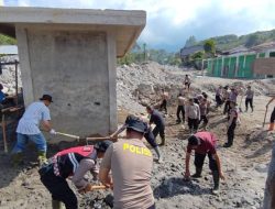 Polri dan Warga Bener Meriah Gotong Royong Sambut Ramadan