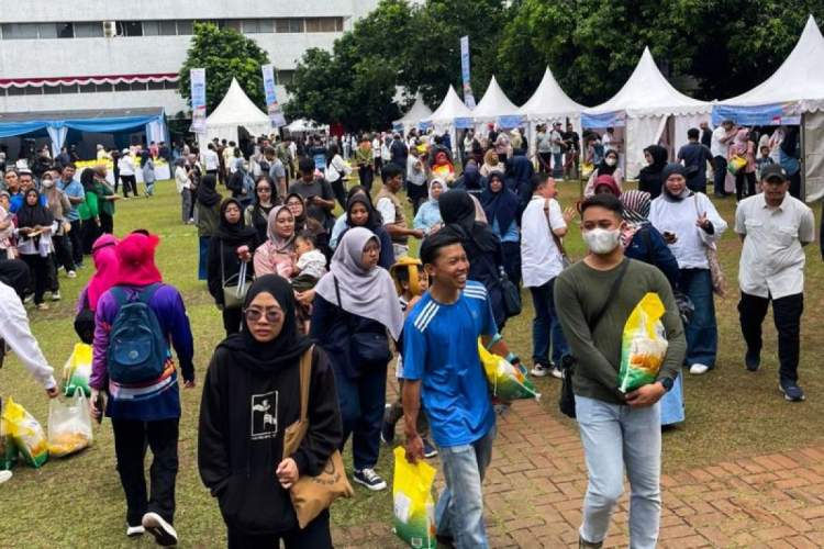 Gerakan Pasar Murah pemerintah untuk menjaga stabilitas harga pangan nasional menjelang Ramadan