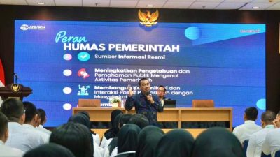 Bagas Agung Wibowo memberikan arahan kepada peserta Latsar CPNS ATR/BPN di BPSDM Cikeas.