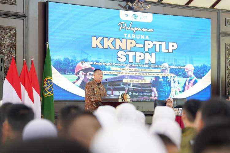 Wamen ATR Ossy Dermawan melepas Taruna STPN untuk KKN Pertanahan restorasi arsip pascabencana di Aceh dan Sumut.