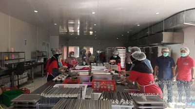 Personel Bidpropam Polda Bengkulu melakukan pengecekan pelayanan dan distribusi makanan bergizi di SPPG Mabes Polri 3