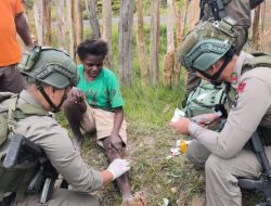 Patroli Sunyi Satgas Damai Cartenz Bawa Layanan Kesehatan ke Kampung Sugapa