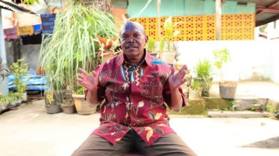 Tokoh Pemuda Papua Marten Satya menyampaikan apresiasi terhadap pendekatan humanis Satgas Operasi Damai Cartenz 2026 di Jayapura.