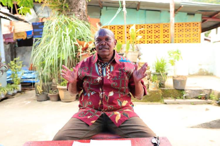 Tokoh Pemuda Papua Marten Satya menyampaikan apresiasi terhadap pendekatan humanis Satgas Operasi Damai Cartenz 2026 di Jayapura.