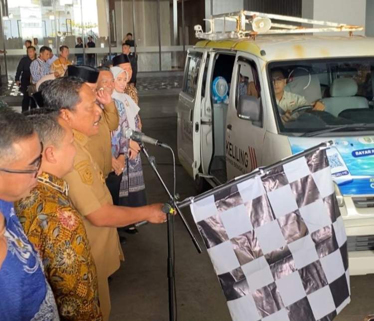 Wakil Gubernur Bengkulu bersama kepala daerah melepas mobil Samsat Keliling berbasis QRIS untuk optimalisasi PAD.