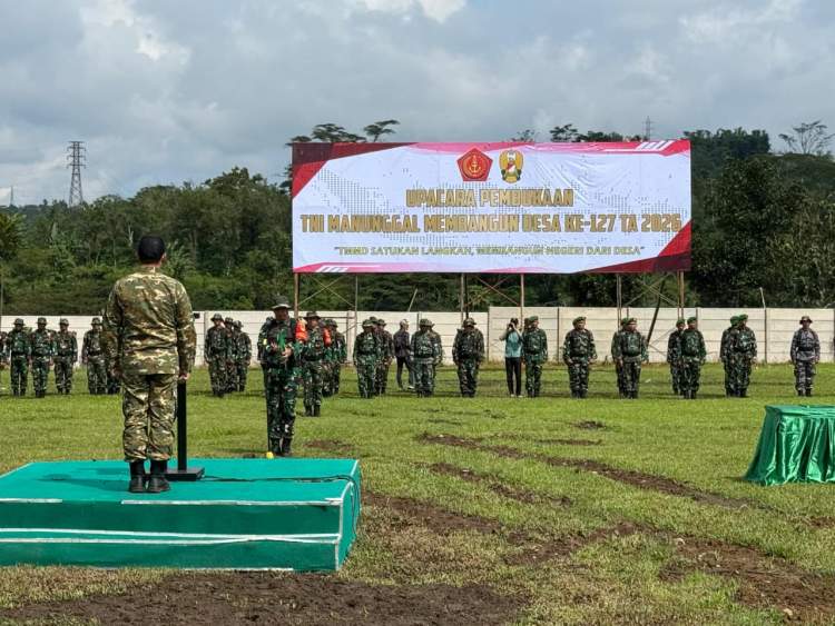 Upacara pembukaan TMMD Ke-127 Tahun Anggaran 2026 di Lapangan SMA Negeri 3 Rejang Lebong, Bengkulu