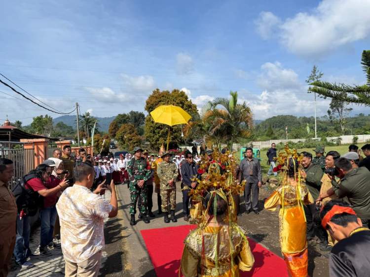 TMMD Ke-127 TA 2026 resmi dibuka di Rejang Lebong. Program ini fokus membangun infrastruktur desa melalui sinergi TNI, Pemda, dan masyarakat.