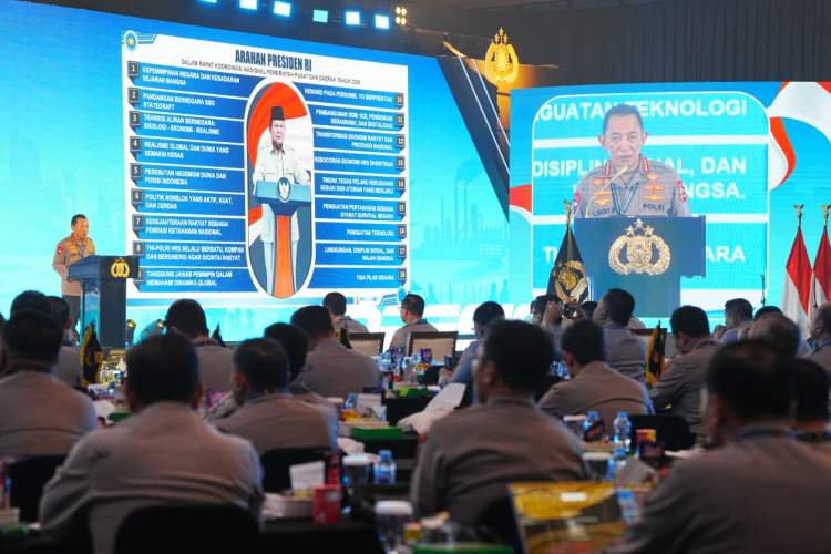 Kapolri Jenderal Listyo Sigit Prabowo menyampaikan arahan dalam Rapim Polri 2026 di TMII Jakarta