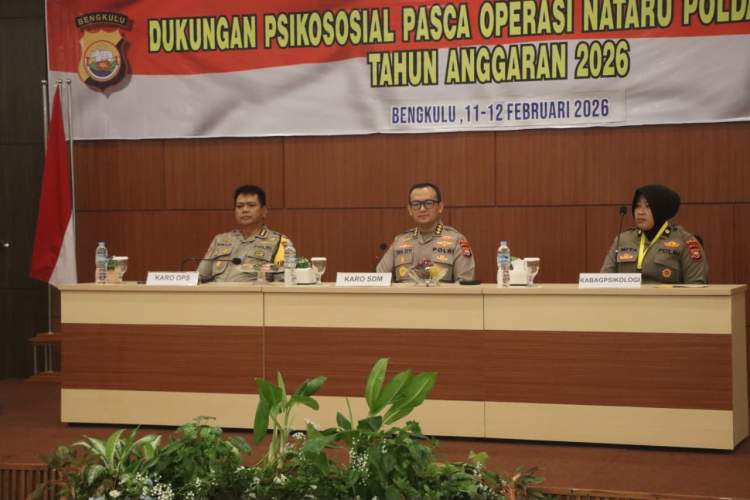 Karoops dan Karo SDM Polda Bengkulu saat kegiatan dukungan psikososial pasca Operasi Nataru 2026 di Hotel Willo Bengkulu.