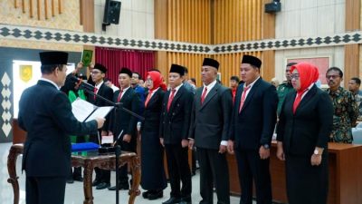 Pj Sekda Bengkulu Herwan Antoni melantik tujuh komisioner KPID Bengkulu periode 2026–2029