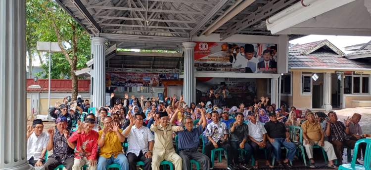 Anggota DPRD Bengkulu H Suharto berdialog dengan warga saat reses 2026 di Kota Bengkulu