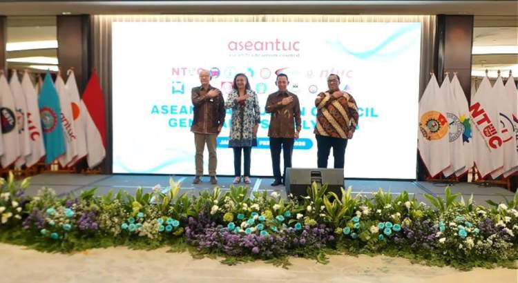 Kapolri Listyo Sigit Prabowo menghadiri gala dinner ASEAN Trade Union Council bersama delegasi buruh Asia Tenggara di Jakarta