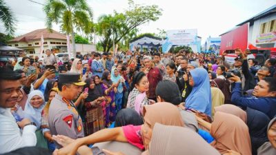 Kapolri dan Ketua Komisi IV Kirim 16 Truk Bantuan ke Tapteng