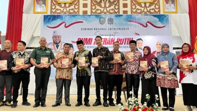 Peluncuran buku Bumi Merah Putih yang Terlupakan pada seminar nasional di Gedung Serbaguna Kantor Gubernur Bengkulu