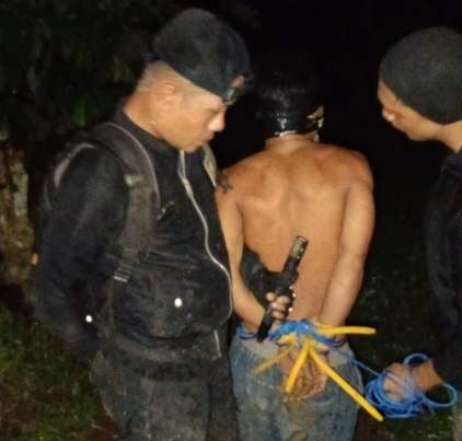 Petugas Polres Rejang Lebong mengamankan pelaku pencurian dengan pemberatan yang ditangkap di pondok kebun kopi wilayah Kepahiang