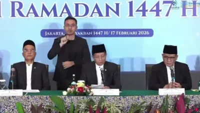 Tim pemantau hilal melakukan pengamatan awal bulan Ramadan dalam sidang isbat pemerintah di Jakarta