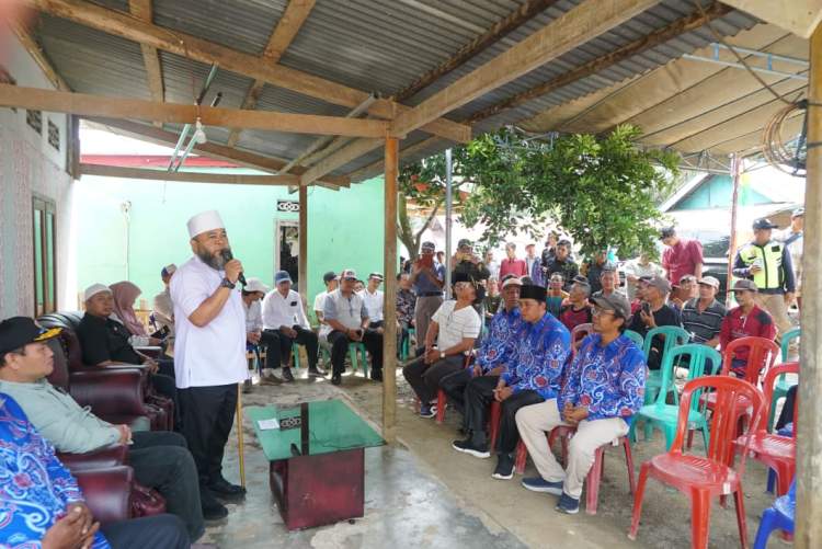 Gubernur Bengkulu meninjau pembangunan jalan provinsi di Desa Cinto Mandi Bengkulu Selatan