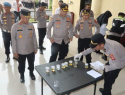 Kapolda Bengkulu Awasi Langsung Tes Urine Mendadak Usai Apel Bersama