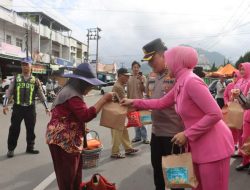 Polres Kepahiang dan Bhayangkari Tebar 100 Takjil