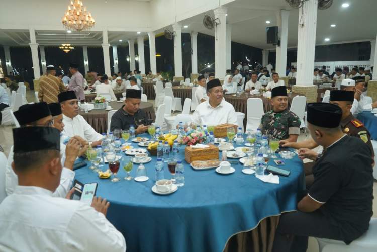 Wakil Bupati Asahan Rianto menyampaikan sambutan saat Safari Ramadan 1447 H di Pendopo Rumah Dinas Bupati Asahan