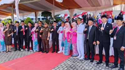 Bupati Mukomuko Chairul Huda memimpin upacara peringatan Hari Jadi ke-23 Kabupaten Mukomuko di halaman kantor bupati