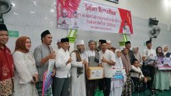 Gubernur Bengkulu Helmi Hasan menghadiri Safari Ramadan dan menyerahkan bantuan kepada masyarakat Kabupaten Lebong