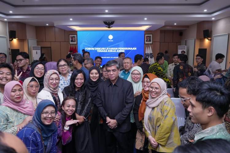 Menaker Yassierli menyampaikan pentingnya integritas dan profesionalisme layanan publik